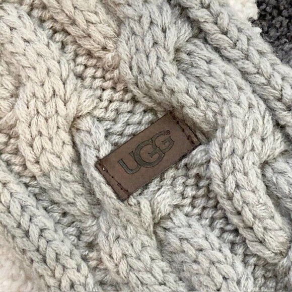 Ugg Australia Small Dog Gray Cable Knit Pom Warm Luxe Soft Designer Logo Scarf - Picture 9 of 12